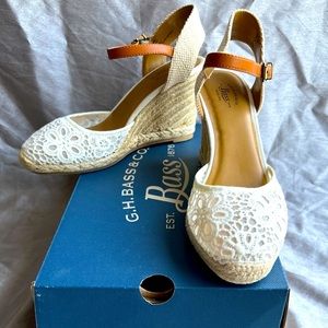 G. H. Bass & Co. Size 7 Lace Espadrilles
